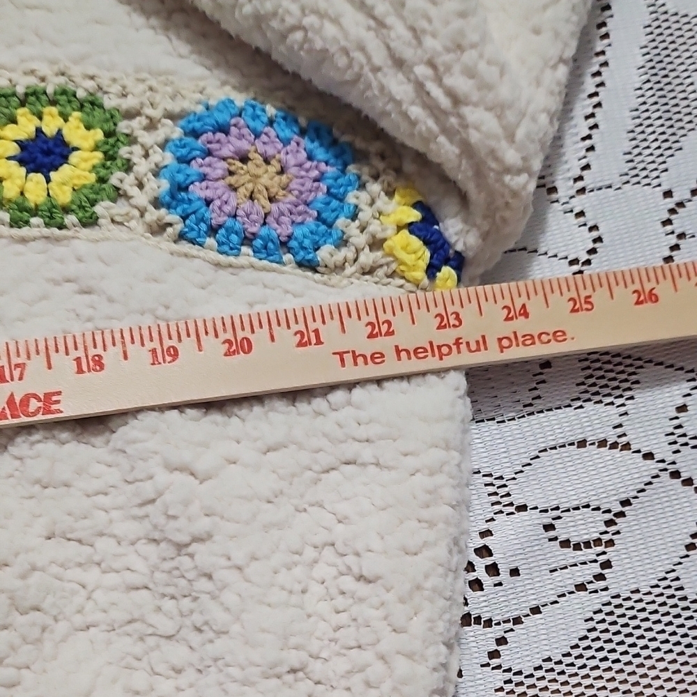 Cider Cream Cropped Hoodie with Colorful Crochet Accents - Picture 4 of 10